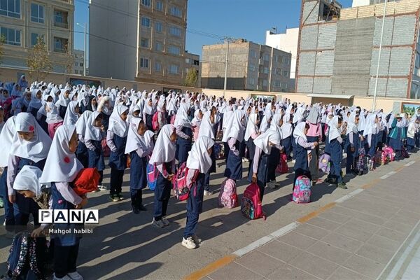 گرامیداشت هفته نیروی انتظامی در دبستان عذرا پورشهریاری