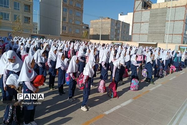 گرامیداشت هفته نیروی انتظامی در دبستان عذرا پورشهریاری
