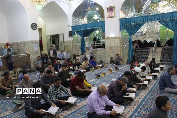 محفل انس با قرآن کریم در امامزداه عبدالله (ع) شهرستان بافق