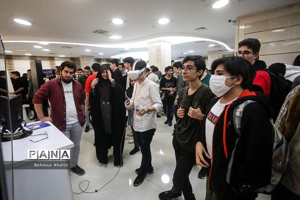 افتتاحیه نمایشگاه «یک تجربه نوآورانه»