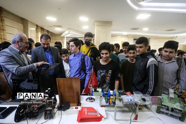 افتتاحیه نمایشگاه «یک تجربه نوآورانه»