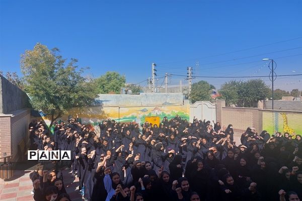 نواختن زنگ مقاومت در حمایت از مردم مظلوم فلسطین در دبیرستان شهید باهنر ورامین