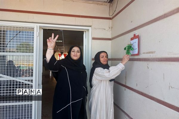 نواختن زنگ مقاومت در حمایت از مردم مظلوم فلسطین در دبیرستان شهید باهنر ورامین