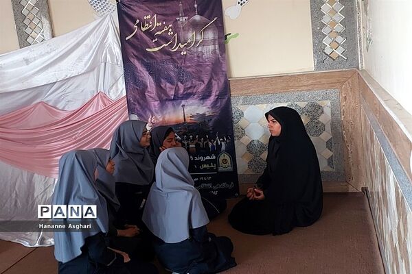 بزرگداشت هفته نیروی انتظامی در دبیرستان حضرت خدیجه
