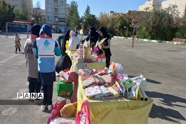 جشن عاطفه‌ها در دبستان پنجم مهر همزمان با روز جهانی کودک