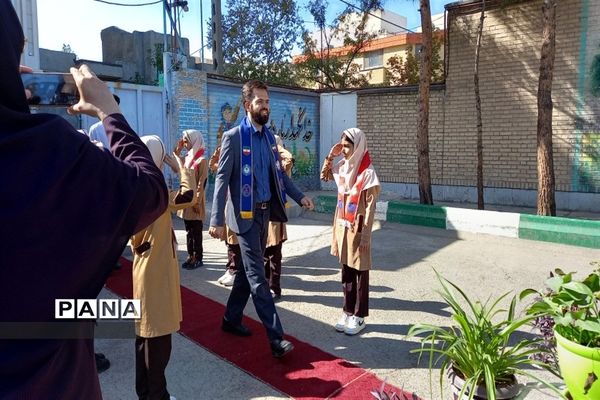 جشن عاطفه‌ها در دبستان پنجم مهر همزمان با روز جهانی کودک