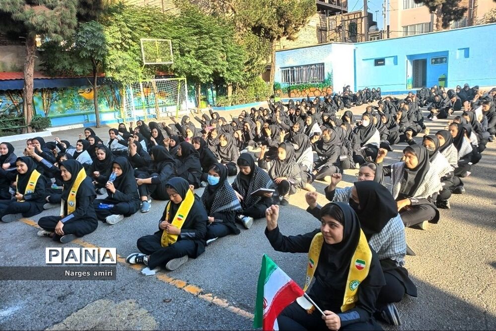 نواختن زنگ حمایت از مردم فلسطین در مدرسه شهید بهرامی رباط کریم