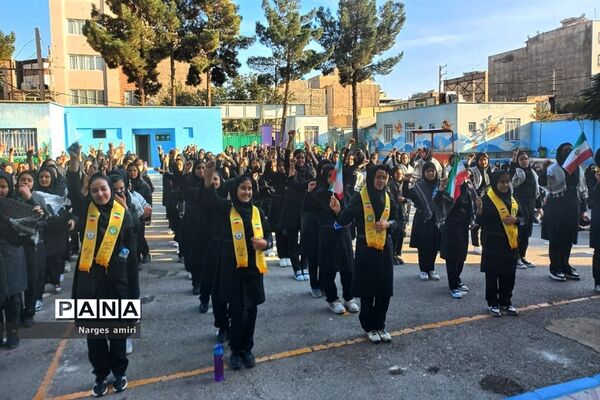 نواختن زنگ حمایت از مردم فلسطین در مدرسه شهید بهرامی رباط کریم