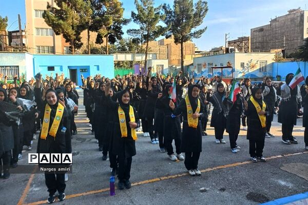 نواختن زنگ حمایت از مردم فلسطین در مدرسه شهید بهرامی رباط کریم