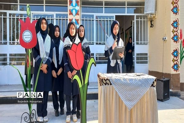 برگزاری آیین مراسم حمایت از قیام فلسطین در دبیرستان شاهد هاجر و حضرت مریم در شهرستان کاشمر