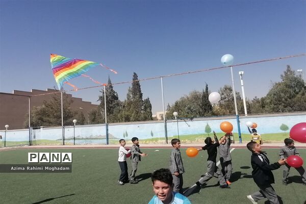 جشن روز جهانی کودک در آموزشگاه پسرانه حافظ یک ناحیه یک