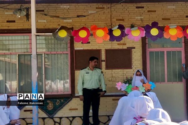 صبحگاه انتظامی در آموزشگاه شهید هادی آریایی ناحیه یک