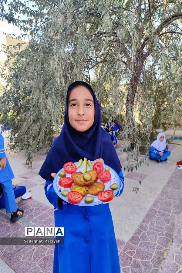 جشنواره تخم مرغ آرایی در مدرسه عصمت وکیلی احمدآباد