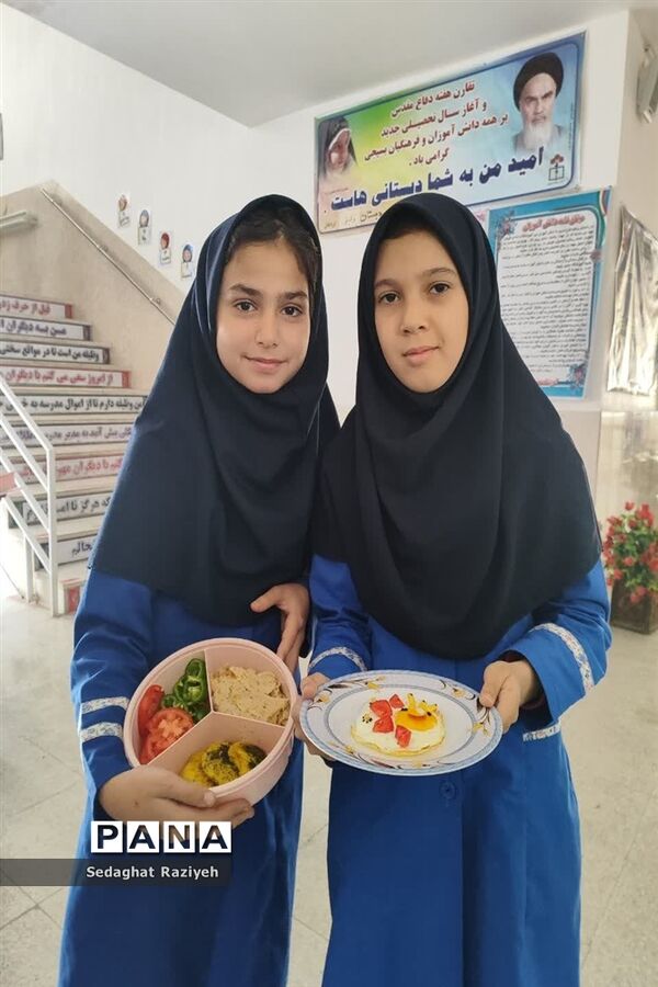 جشنواره تخم مرغ آرایی در مدرسه عصمت وکیلی احمدآباد