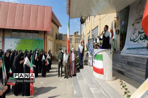 نواخته شدن زنگ همبستگی با دانش‌آموزان فلسطینی در دبیرستان حضرت معصومه(س) قم