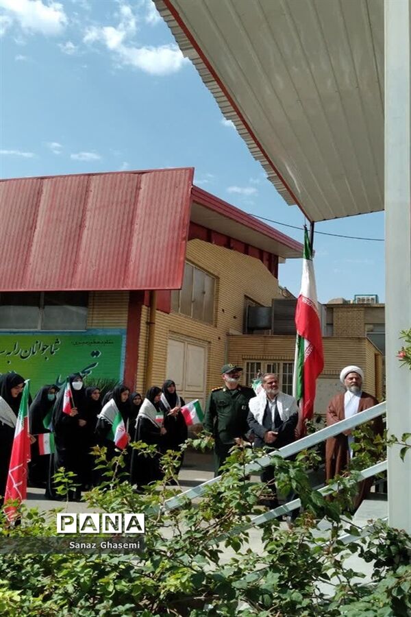 نواخته شدن زنگ همبستگی با دانش‌آموزان فلسطینی در دبیرستان حضرت معصومه(س) قم