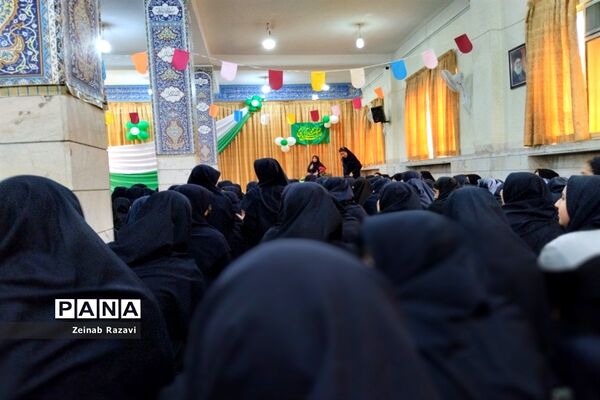 جشن میلاد پیامبر اکرم(ص) و امام جعفر صادق(ع) در دبیرستان شهیده حسنی سعدی