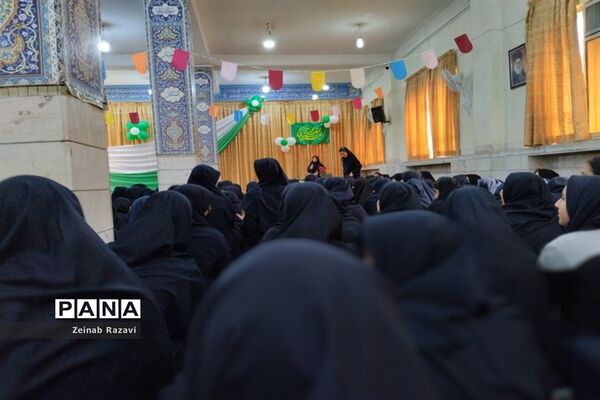 جشن میلاد پیامبر اکرم(ص) و امام جعفر صادق(ع) در دبیرستان شهیده حسنی سعدی