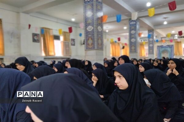 جشن میلاد پیامبر اکرم(ص) و امام جعفر صادق(ع) در دبیرستان شهیده حسنی سعدی