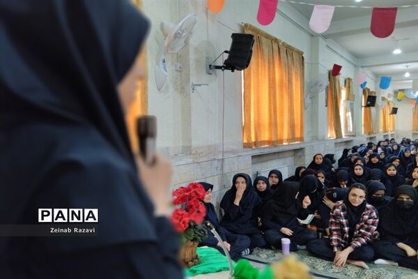 جشن میلاد پیامبر اکرم(ص) و امام جعفر صادق(ع) در دبیرستان شهیده حسنی سعدی