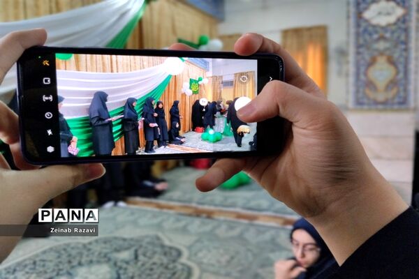 جشن میلاد پیامبر اکرم(ص) و امام جعفر صادق(ع) در دبیرستان شهیده حسنی سعدی