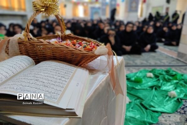 جشن میلاد پیامبر اکرم(ص) و امام جعفر صادق(ع) در دبیرستان شهیده حسنی سعدی