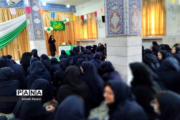 جشن میلاد پیامبر اکرم(ص) و امام جعفر صادق(ع) در دبیرستان شهیده حسنی سعدی