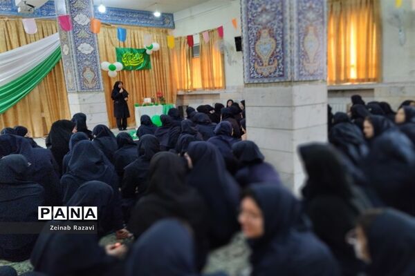 جشن میلاد پیامبر اکرم(ص) و امام جعفر صادق(ع) در دبیرستان شهیده حسنی سعدی