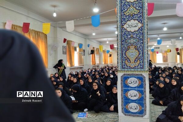 جشن میلاد پیامبر اکرم(ص) و امام جعفر صادق(ع) در دبیرستان شهیده حسنی سعدی