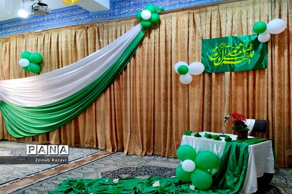 جشن میلاد پیامبر اکرم(ص) و امام جعفر صادق(ع) در دبیرستان شهیده حسنی سعدی