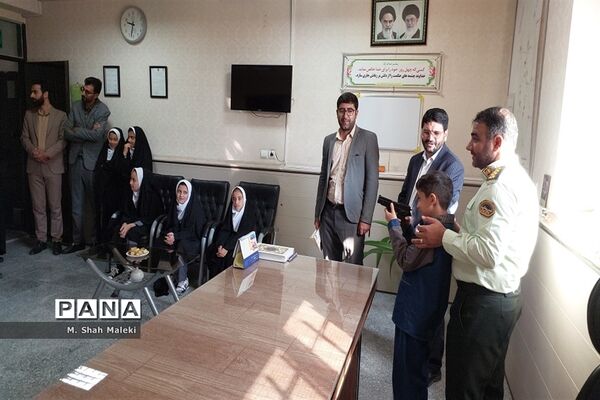 تقدیر دانش‌آموزان کهک قم از نیروی انتظامی