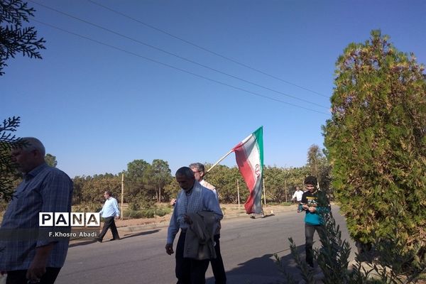 همایش پیاده‌روی خانوادگی بازنشستگان نیروهای مسلح قم