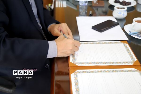 آیین امضای تفاهم‌نامه بین جمعیت مبارزه با استعمال دخانیات ایرانیان و اداره‌کل آموزش و پرورش شهر تهران