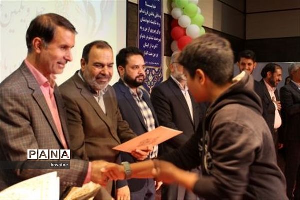 تجلیل از۳۰۰برگزیده مسابقات فرهنگی هنری امیدفردا