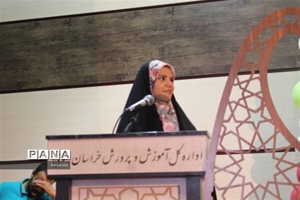 تجلیل از۳۰۰برگزیده مسابقات فرهنگی هنری امیدفردا