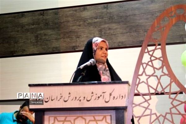 تجلیل از۳۰۰برگزیده مسابقات فرهنگی هنری امیدفردا