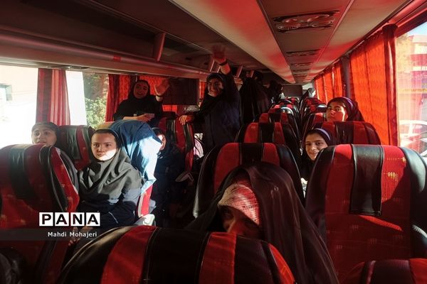 مراسم اعزام ۲۰۰ دانش‌آموز دختر به راهیان نور غرب کشور