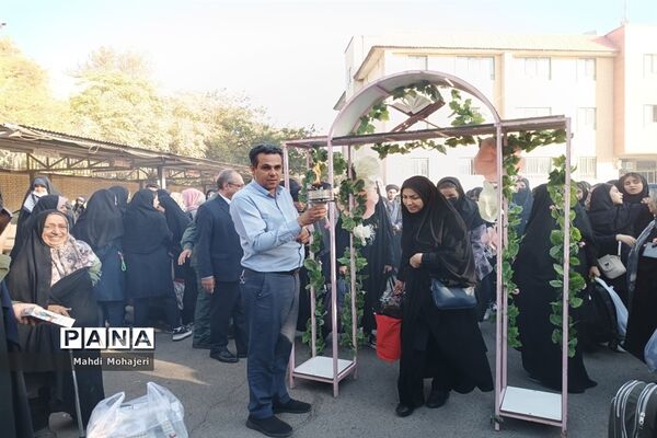 مراسم اعزام ۲۰۰ دانش‌آموز دختر به راهیان نور غرب کشور