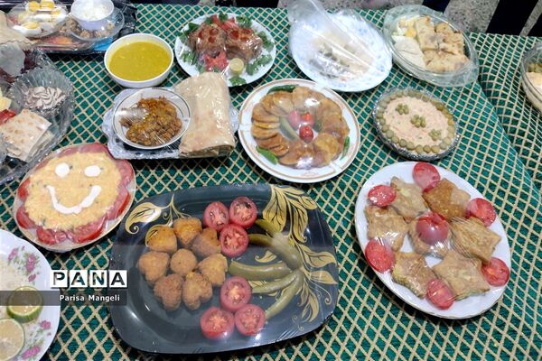 جشنواره صبحانه سالم در دبیرستان متوسطه اول توحید شهرستان خاتم
