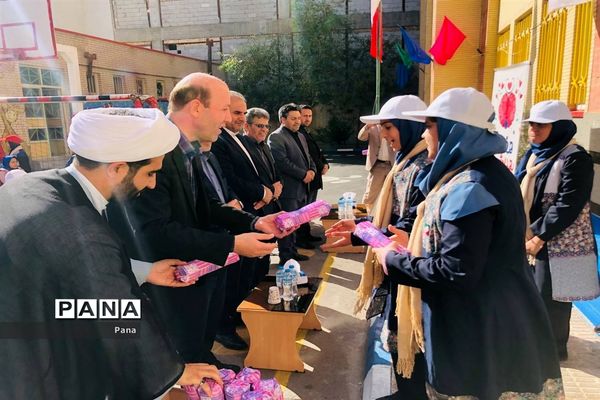 نواختن زنگ هفته بهداشت