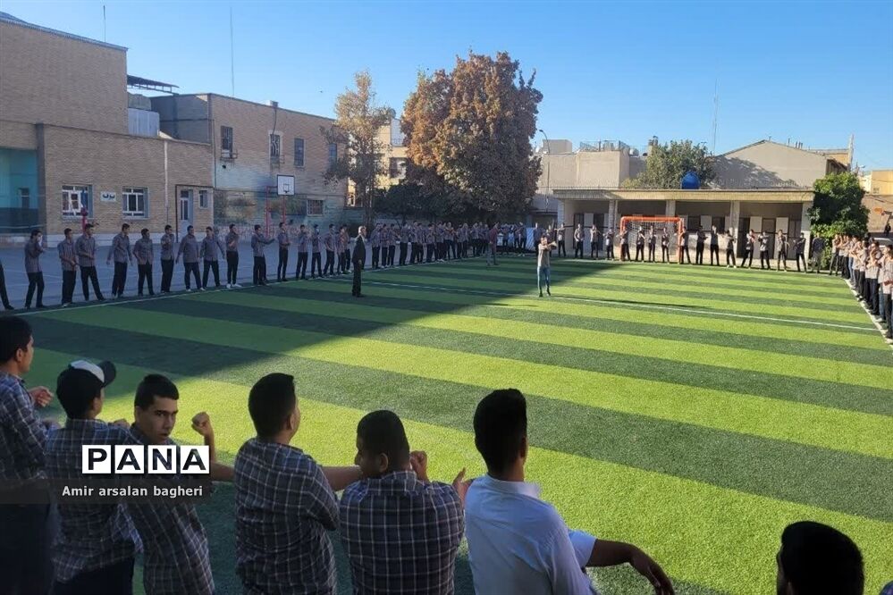 یک روز تحصیلی در دبیرستان نمازی شیراز