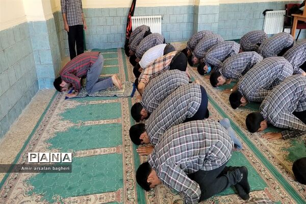 یک روز تحصیلی در دبیرستان نمازی شیراز