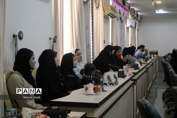 جلسه هم‌اندیشی نخبگان علمی و ورزشی و تقدیر از موکب‌داران شهرستان بوشهر