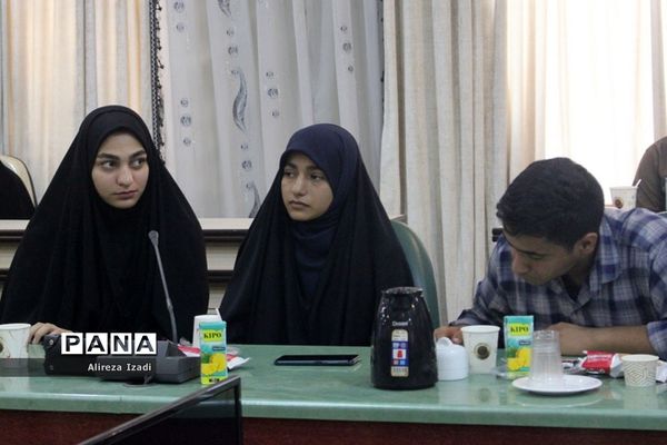 جلسه هم‌اندیشی نخبگان علمی و ورزشی و تقدیر از موکب‌داران شهرستان بوشهر