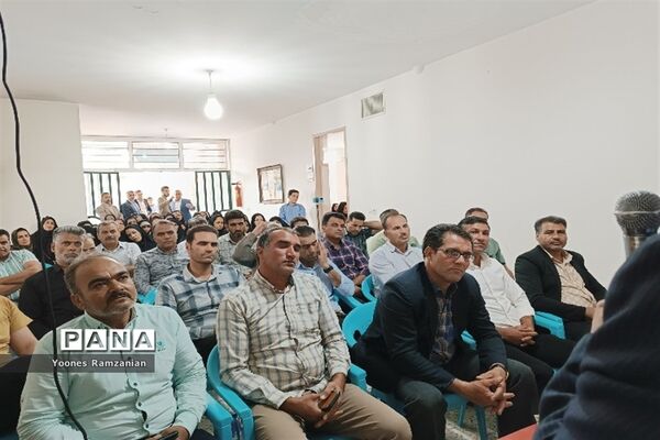 برگزاری جلسه انجمن اولیا و مربیان دبیرستان نمونه دولتی مرتضوی خلیل‌آباد
