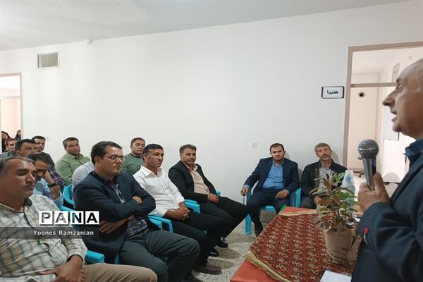 برگزاری جلسه انجمن اولیا و مربیان دبیرستان نمونه دولتی مرتضوی خلیل‌آباد