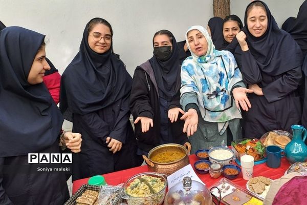 برگزاری جشنواره غذا در مدرسه نوین آفرین رودهن