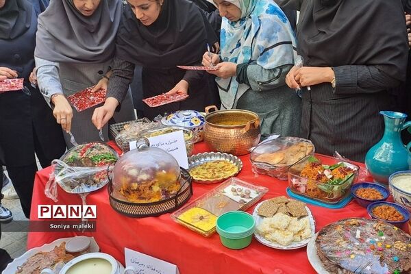 برگزاری جشنواره غذا در مدرسه نوین آفرین رودهن