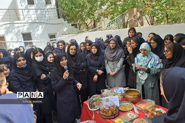 برگزاری جشنواره غذا در مدرسه نوین آفرین رودهن