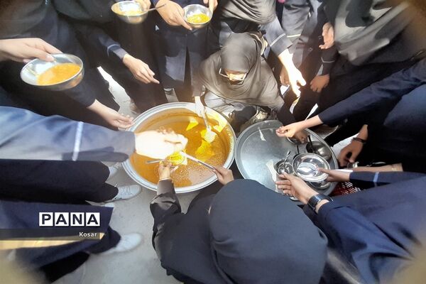 برگزاری ختم صلوات و دعا برای رزمندگان حماس و مقاومت در دبیرستان حضرت زینب کاشمر